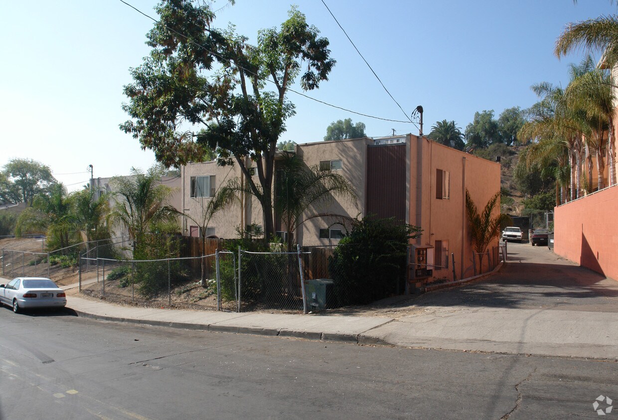 Building Photo - 4979 Auburn Dr