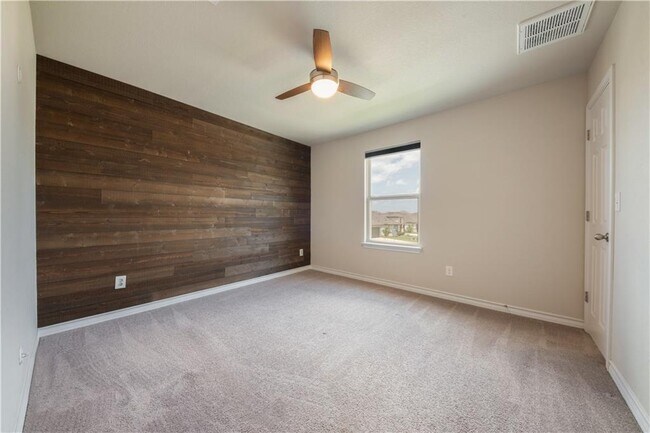 Building Photo - 504 Fieldstone Rd