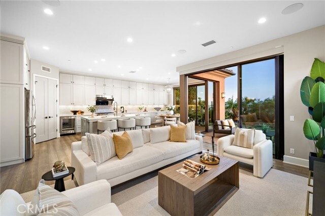 Building Photo - 168 Bellini