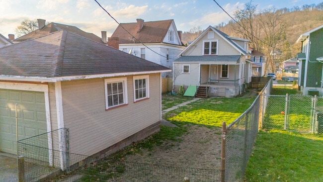 Building Photo - 163 S Park St