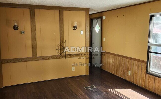 Foto del edificio - 7 Otis Ln