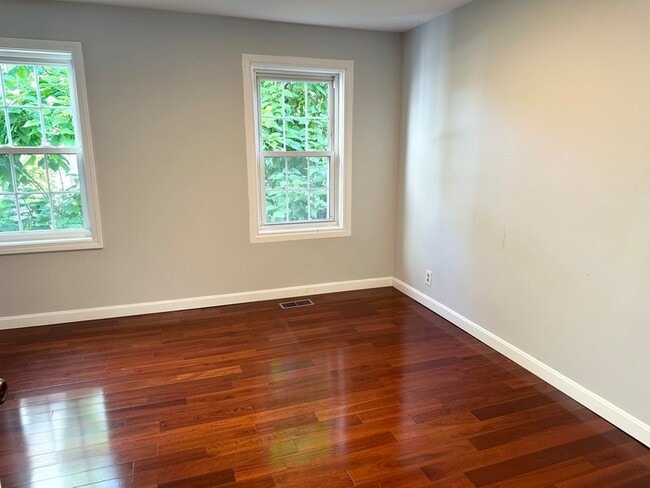 Building Photo - 29 Vaille Ave