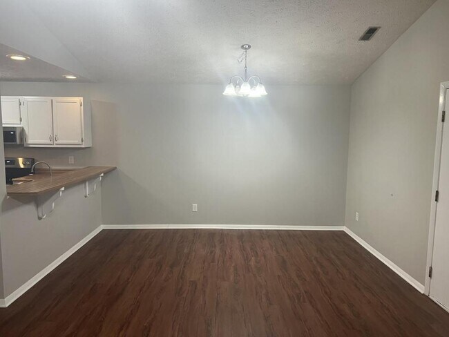 Foto del edificio - 1904 Tryon Dr