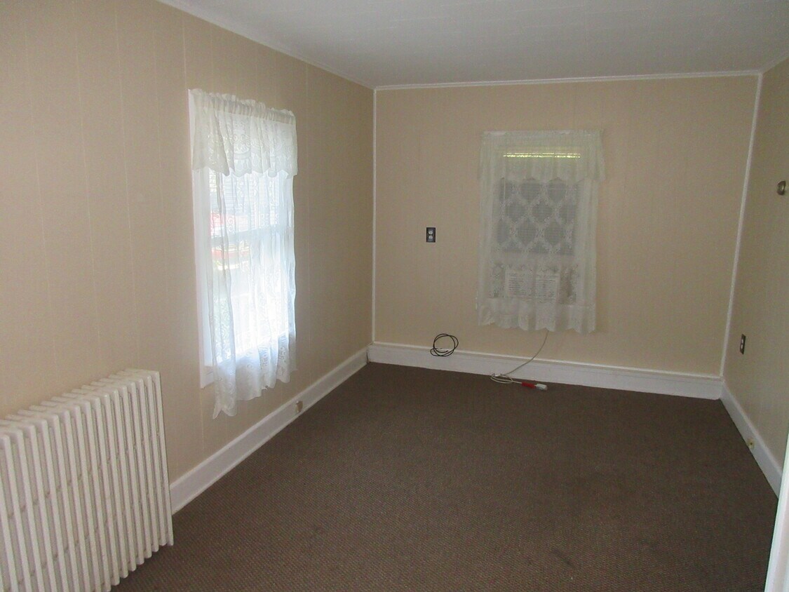¡Sala de estar - 932 Violet Ave