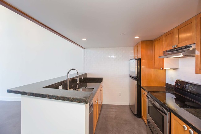Building Photo - Renovated Dogpatch Loft