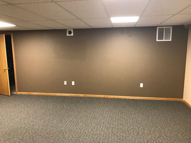 Conference room (mezzanine) - 561 E Garden Dr