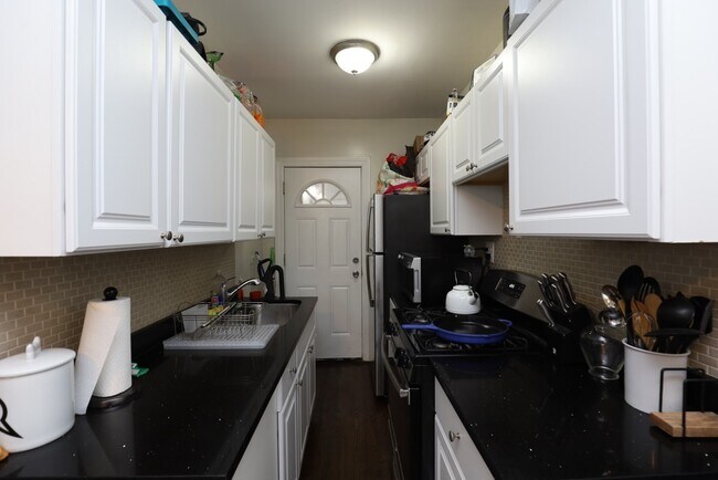 Foto del edificio - 837.5 W Cornelia Ave
