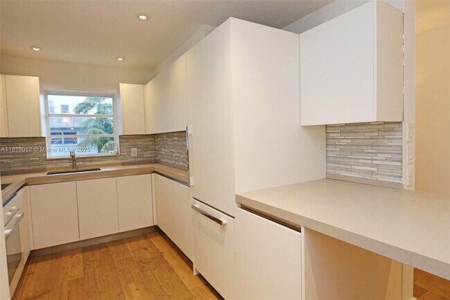 Foto del edificio - 7570 SW 82nd St
