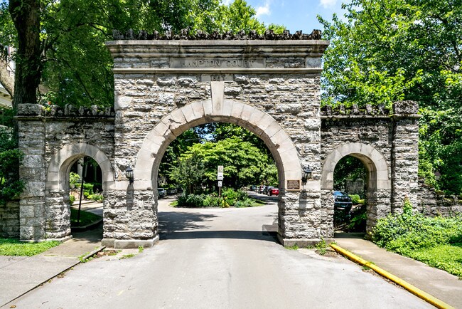 Foto del edificio - 310 Hampton Ct