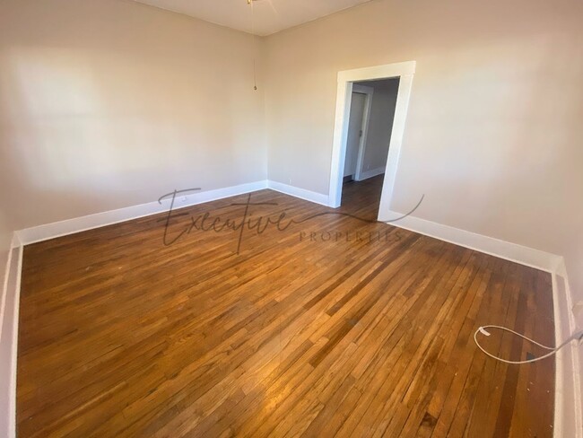 Foto del edificio - Modern Upgrades + Classic Charm – 2BR Dupl...