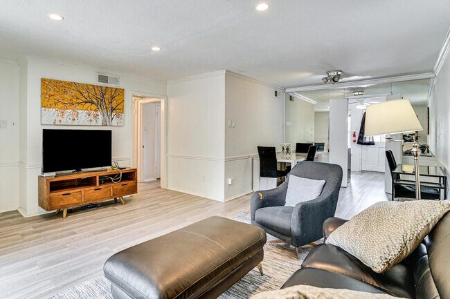 Foto del edificio - 10228 Regal Oaks Dr