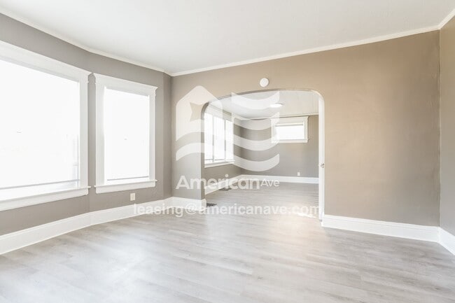 Building Photo - 250 Studebaker St