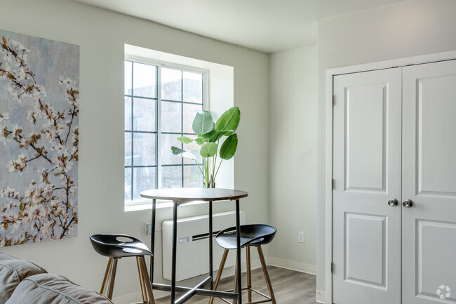 1BR, 1BA - 602SF - Dining Area - Bethune Lofts