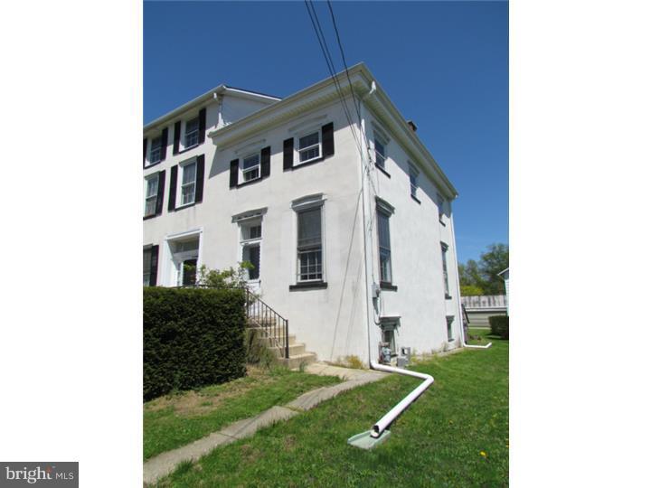 Primary Photo - 109 E Main St