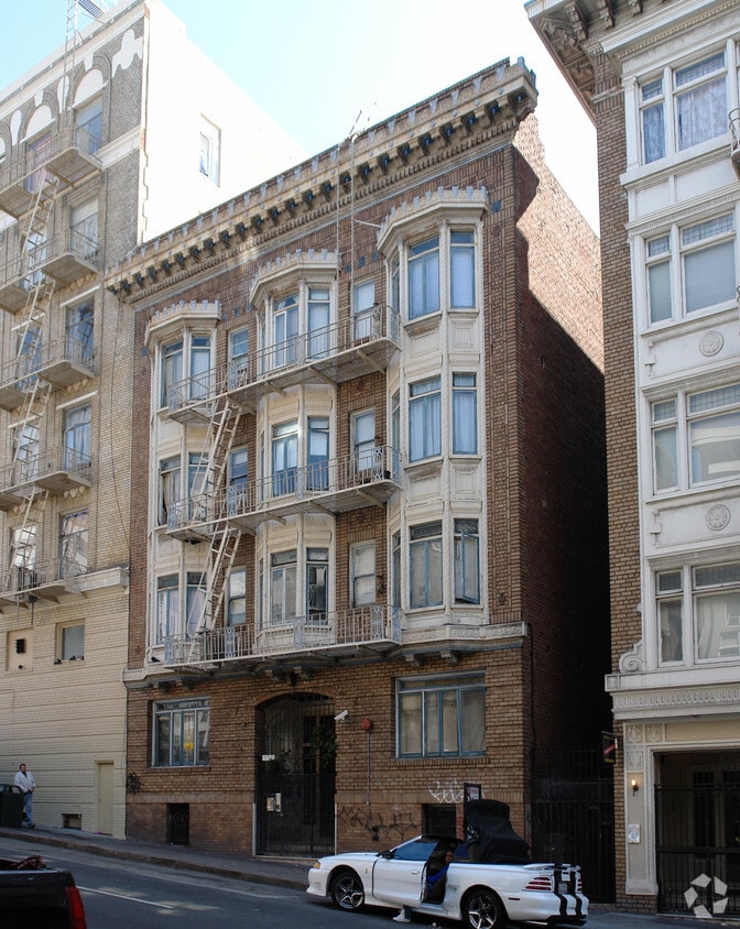 Primary Photo - Colonade Apartments
