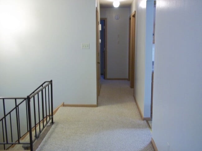 Building Photo - Cute 3 bedroom 2 bath home with fenced yard