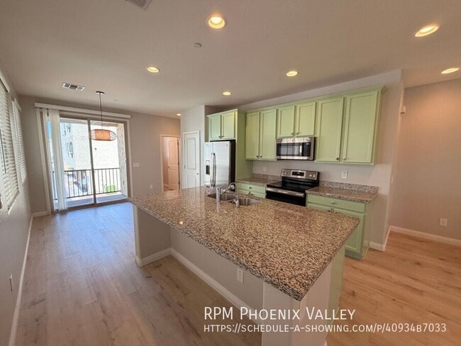 Building Photo - 2745 S Balsam Dr