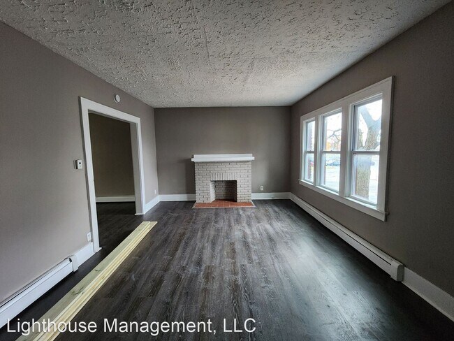 Building Photo - 3 br, 1 bath House - 1726 E. Main St.