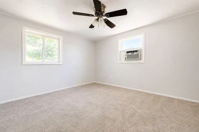 Foto del edificio - Cute 2 Bedroom, 1 Bath Home Pitcairn, PA | Section 8 Accepted