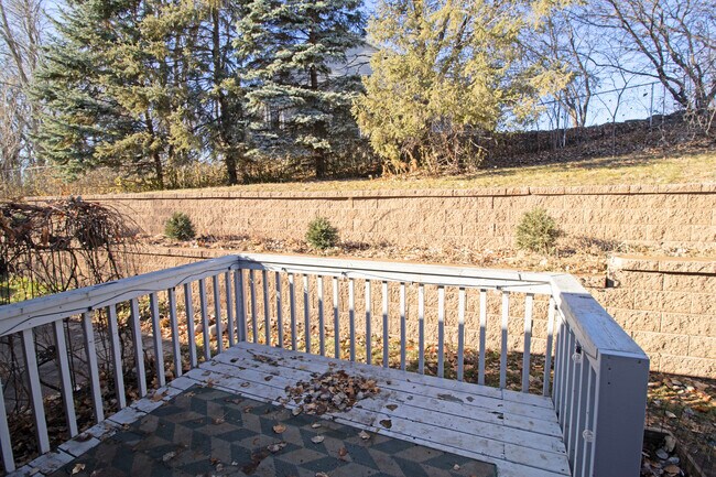 Building Photo - 4215 Sylvia Ln S