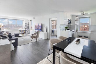 Building Photo - 555 Kappock St