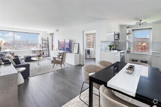 Building Photo - 555 Kappock St