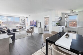 Building Photo - 555 Kappock St