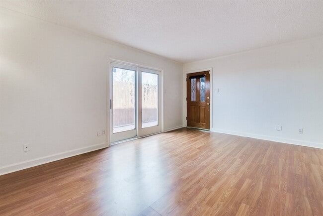 Building Photo - 2229 Mimosa Dr