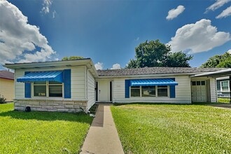 Building Photo - 7538 Vista Verde St