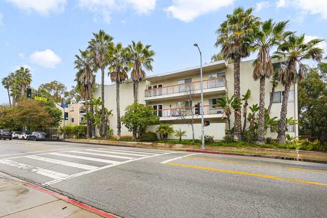 Building Photo - 330 S Barrington Ave