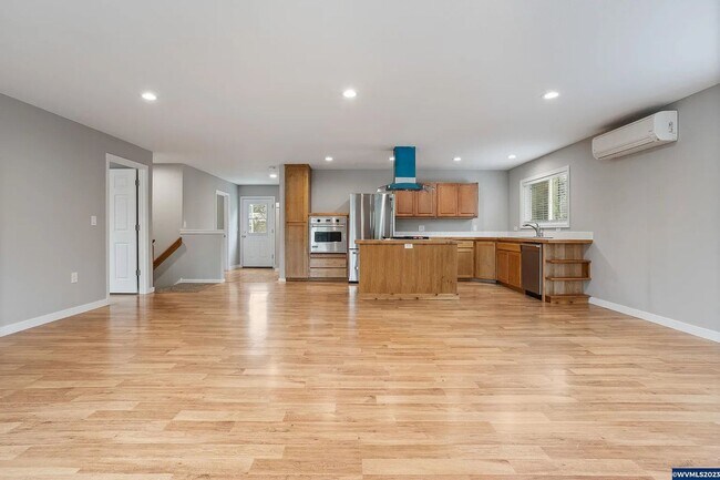 Building Photo - FIRST MONTH FREE W/12 MONTH LEASE! Newly R...