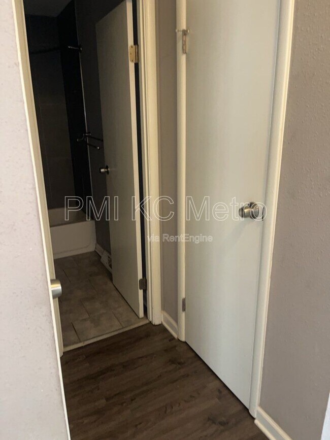 Foto del edificio - 8304 E 110 Terrace