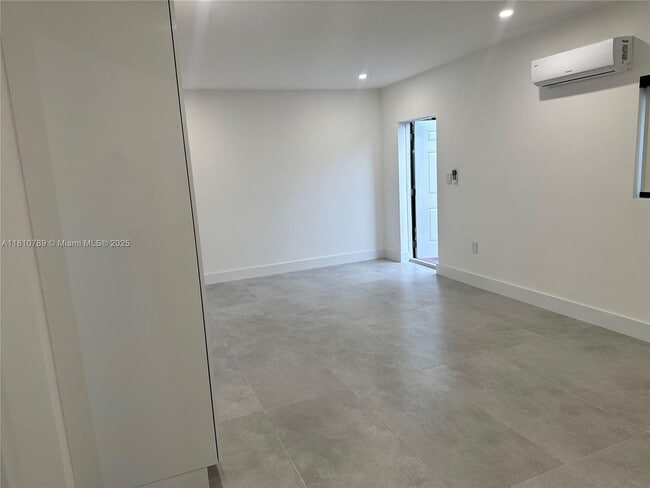 Building Photo - 10890 SW 68th Dr