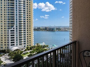 Building Photo - 540 Brickell Key Dr