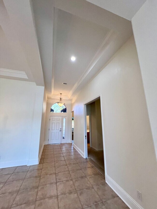 Foto del edificio - 2115 N Lakecrest Loop