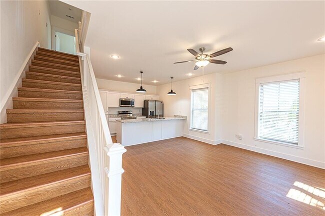 Building Photo - 1378 Cleveland St