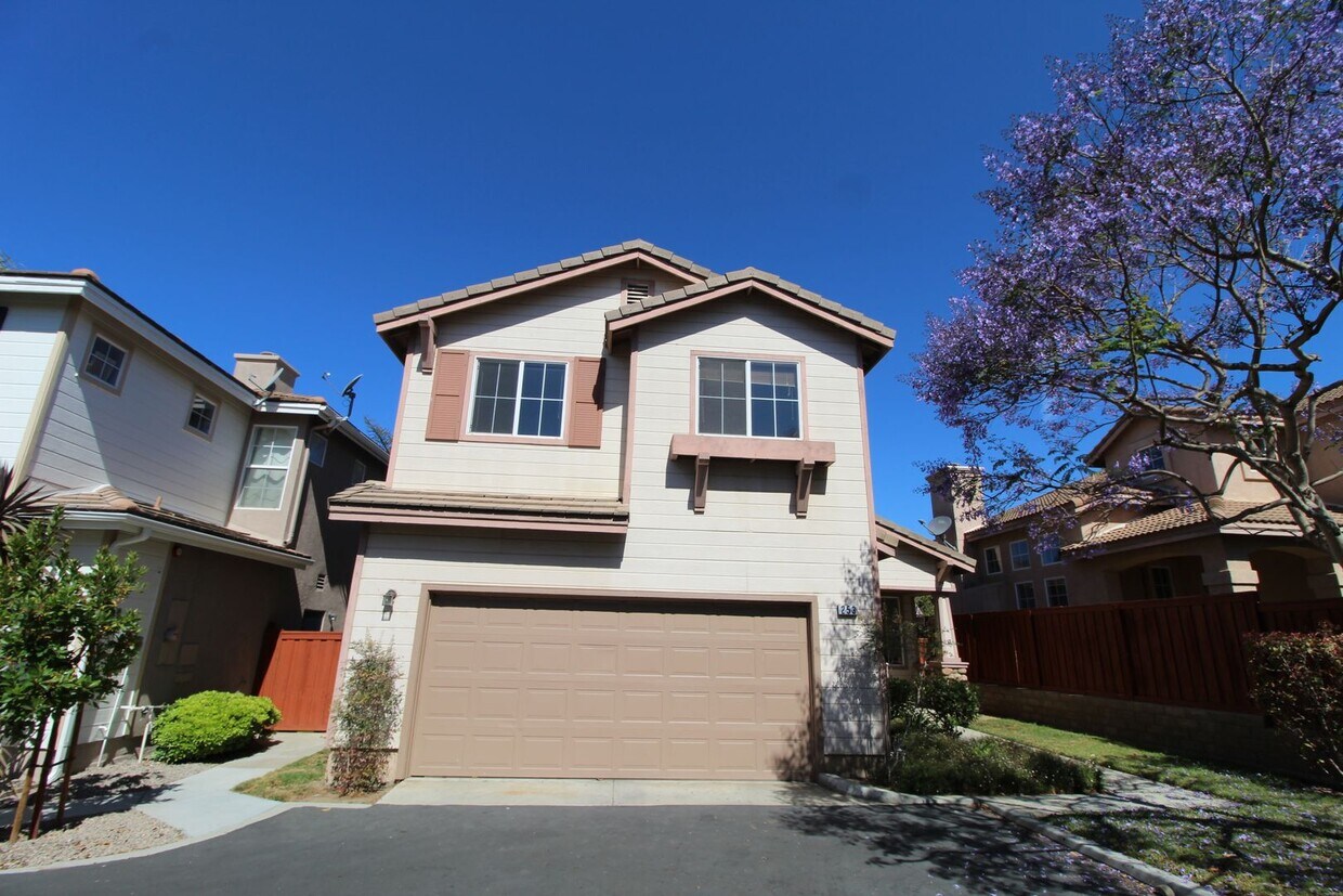 Foto principal - Large Ventura Home with Community Pool