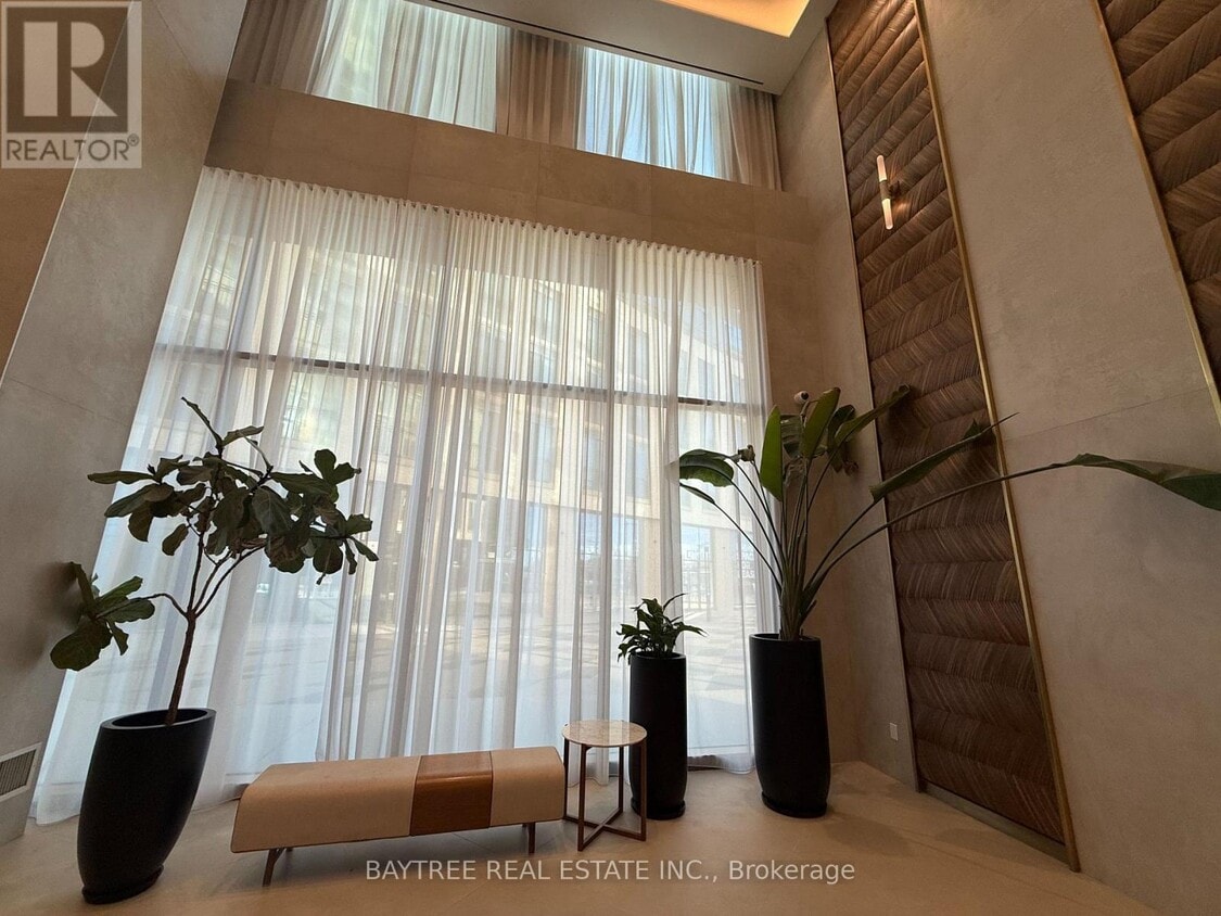 Photo principale - 1000 Portage Pkwy