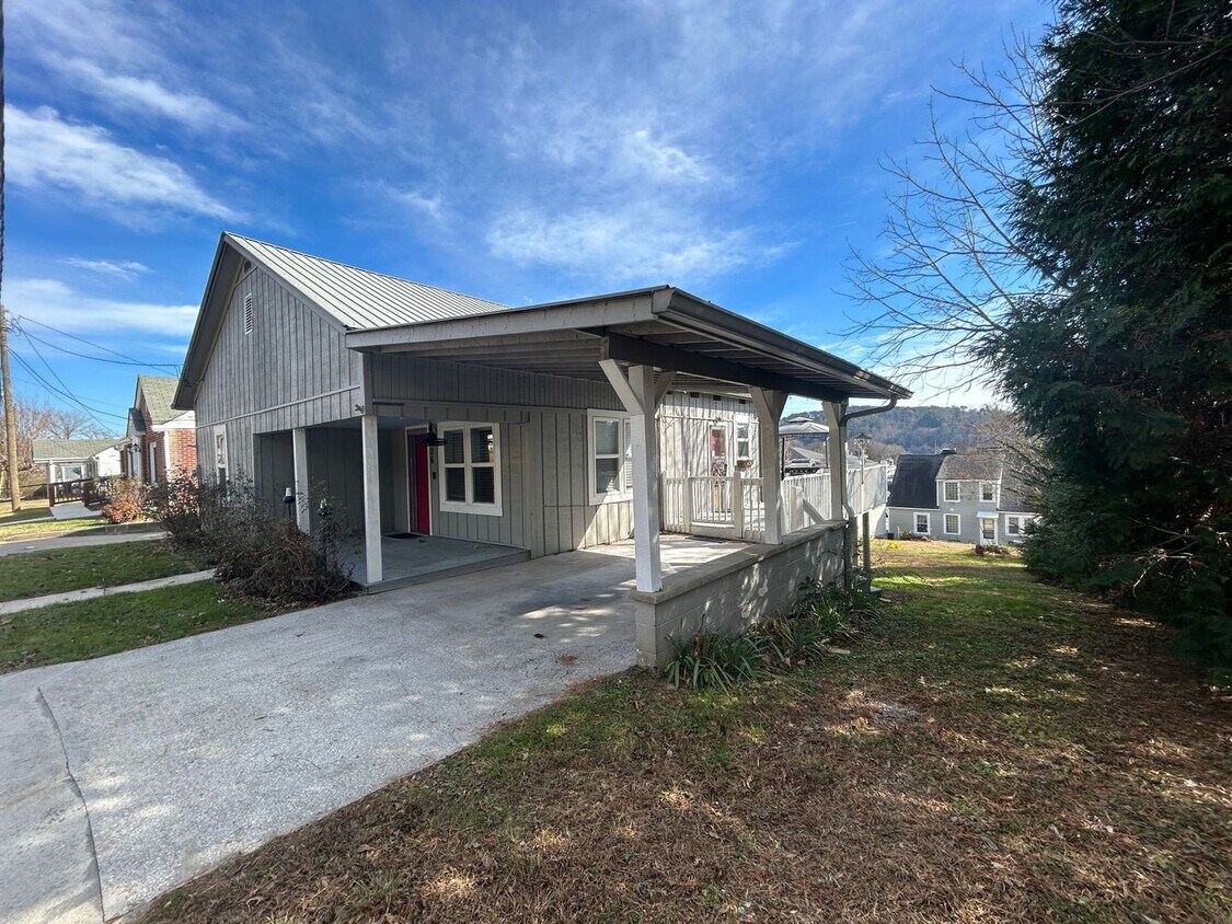 Furnished 2/2 House in Downtown Ellijay- $1,995 - Furnished 2/2 House in Downtown Ellijay- $1,995