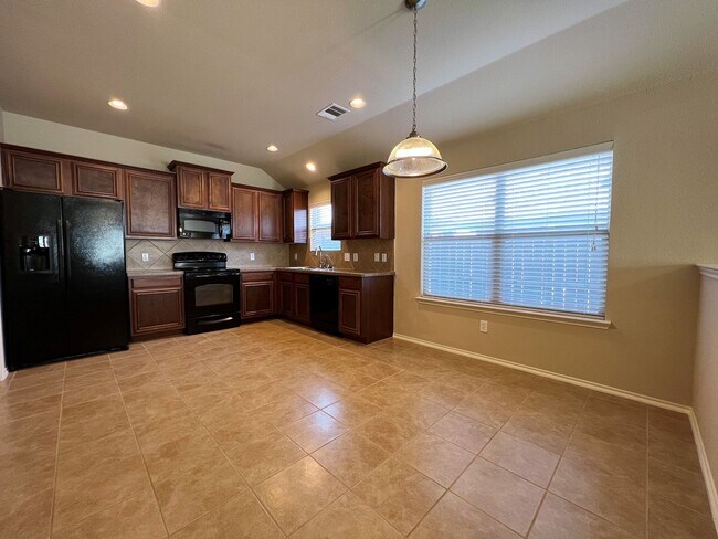 Building Photo - Beautiful 3 Bedroom