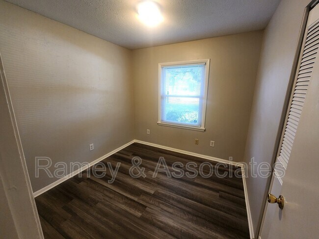 Foto del edificio - 5403 Bramble Ct