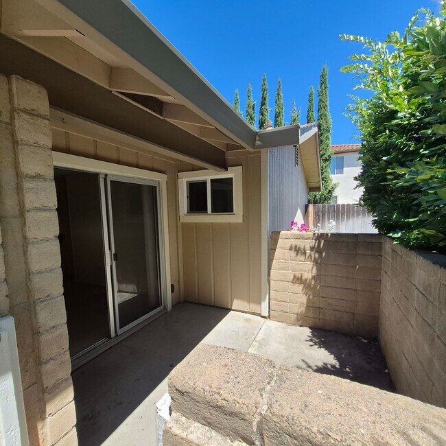 Foto del edificio - 3332 Jayanne Way