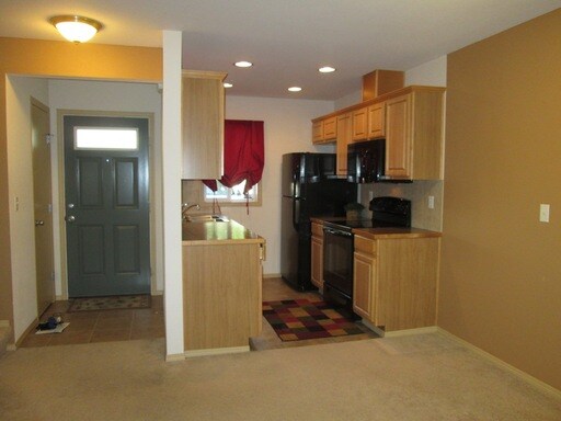 Building Photo - 12543 Springbrook Ln SW