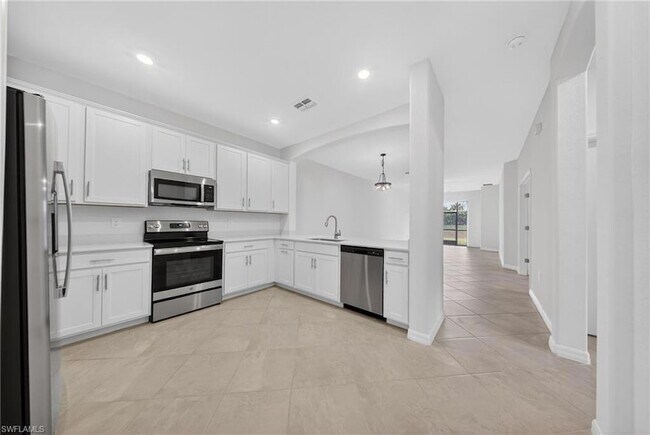 Building Photo - 2220 Dragonfruit Wy