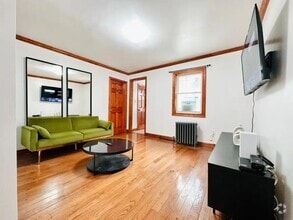 Building Photo - Furnished room/NOT APARTMENT