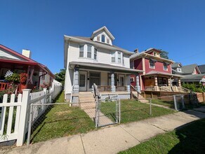 Building Photo - 2238 N Kenwood Ave