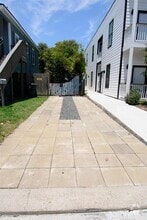 Building Photo - 922 Avenue L