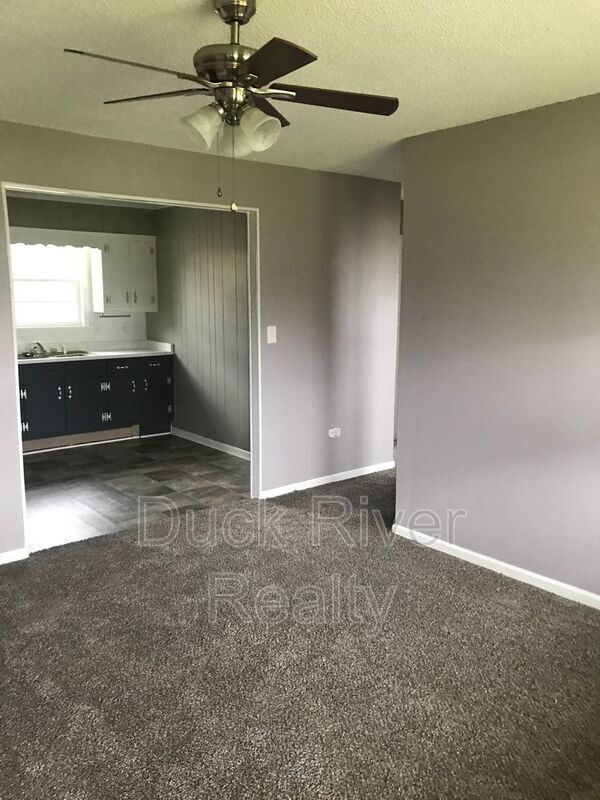 Building Photo - 413 S Laurel Cir