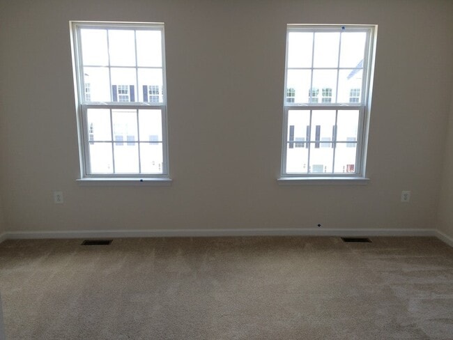 Building Photo - 8275 Heritage Crossing Ct
