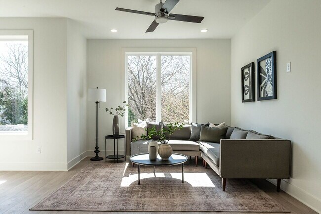 Foto del edificio - 611 Walnut Hts Dr